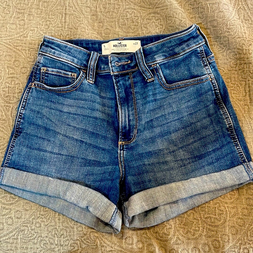 Curvy high-rise shorts- 3” - size 5